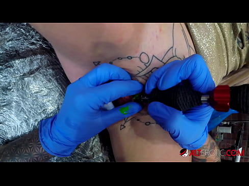 ❤️ tattooed ທີ່ສຸດ Hottie Sully Savage ໄດ້ຮັບ tattoo ສຸດ clitoris ຂອງນາງ ❤️ ມີເພດສຳພັນ ທີ່ lo.porn-93.ru ❤